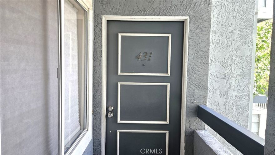 Attention first-time buyers or investors, this beautiful condo is located   in one of the best areas of Santa Clarita, close to shops and shopping centers, short distance to14 fwy and Interstate 5, just 35-40 minutes from downtown Los Angeles. This condo offers 2 bedrooms, 2 bathrooms, a good-sized living room with 910 square feet of living space, and a two-car garage. The complex offers a swimming pool and tennis courts, and the HOA dues include water, trash, security, and complex maintenance. Come see it for yourself before it goes into escrow!