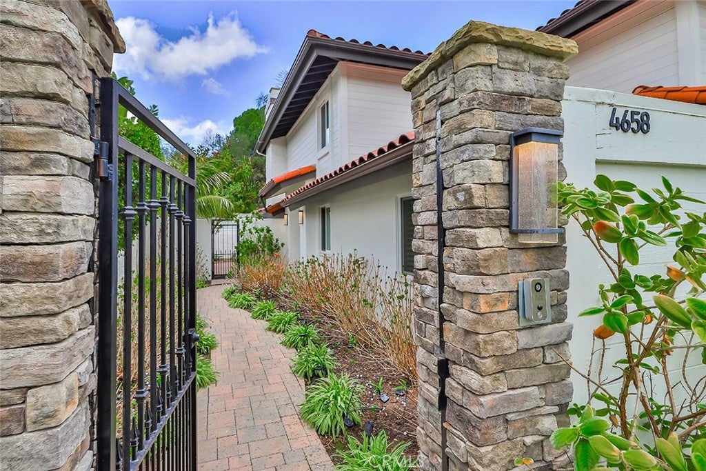 4658 Tam Oshanter Drive