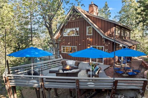 Photo of 309 Castle Gate Road, Lake Arrowhead, CA 92352 (MLS # IG26056878)