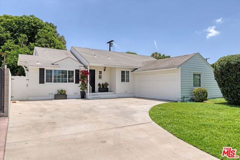 Photo of 7026 Colbath Avenue, Van Nuys, CA 91405 (MLS # 25551391) Photo of 7026 Colbath Avenue, Van Nuys, CA 91405 (MLS # 25551391)