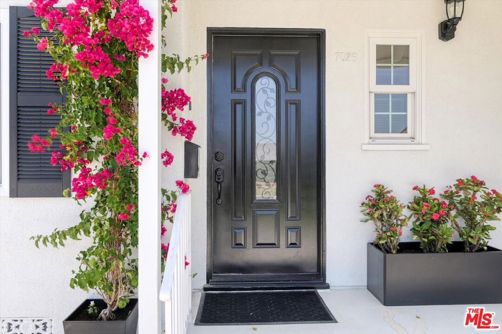 Photo of 7026 Colbath Avenue, Van Nuys, CA 91405 (MLS # 25551391)