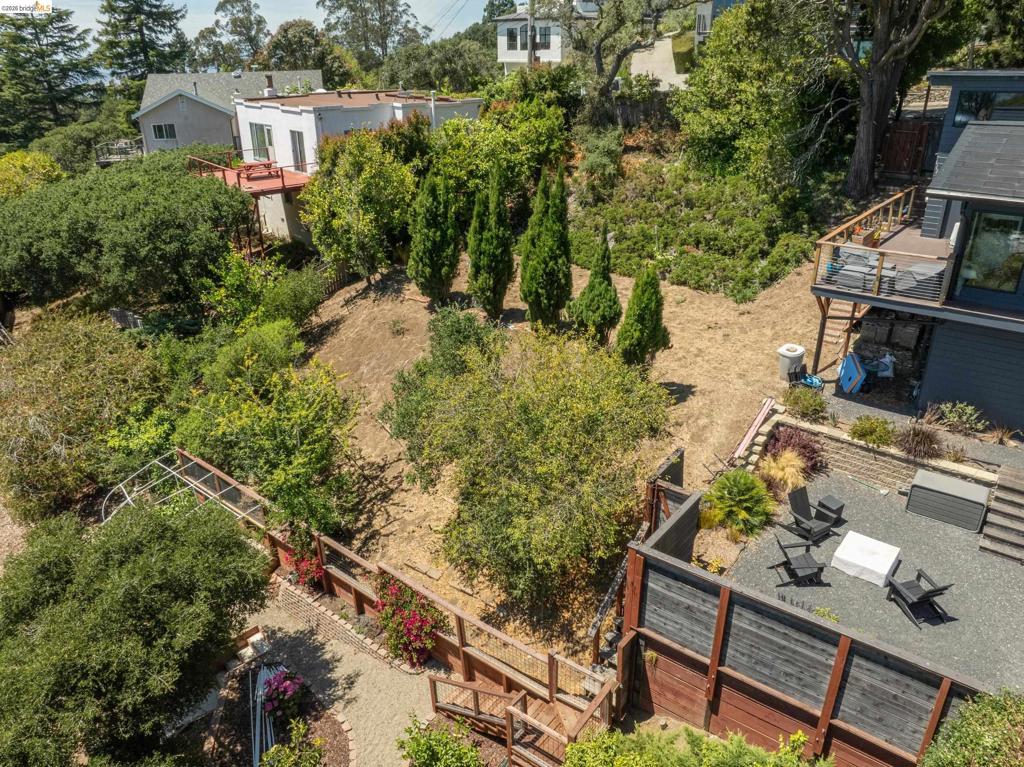 1072 Sterling Ave