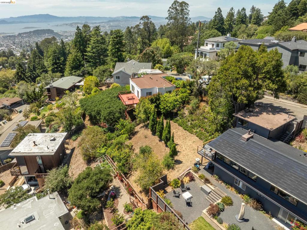 1072 Sterling Ave
