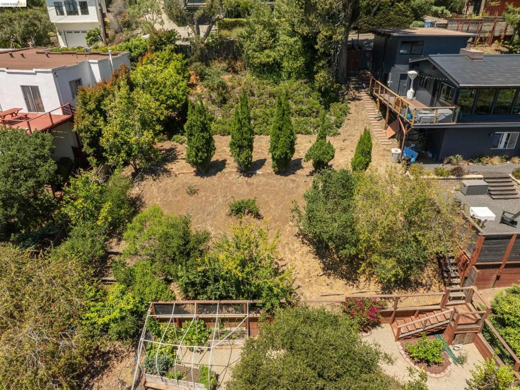 1072 Sterling Ave