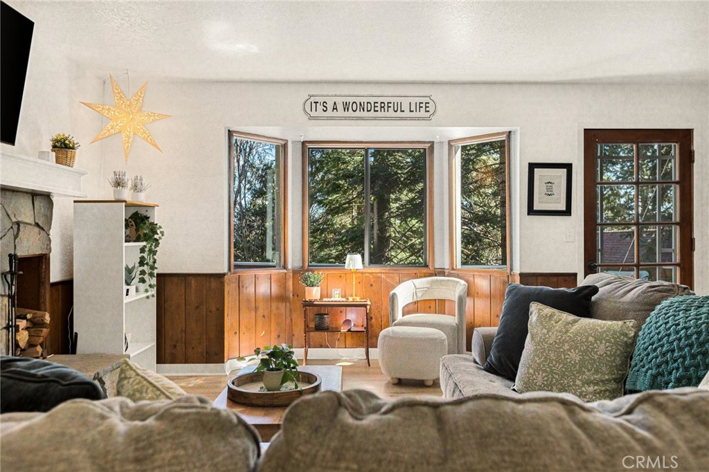 583 W Victoria Court