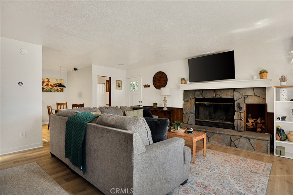 583 W Victoria Court