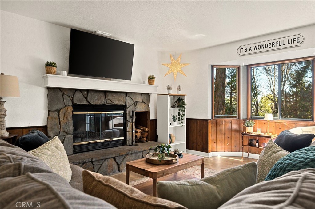 583 W Victoria Court