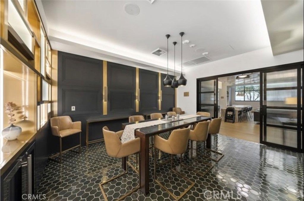 400 South Broadway S 907