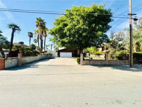 Photo of 10611 Shellabarger RD, Bakersfield, CA 93312 (MLS # SR26182618)