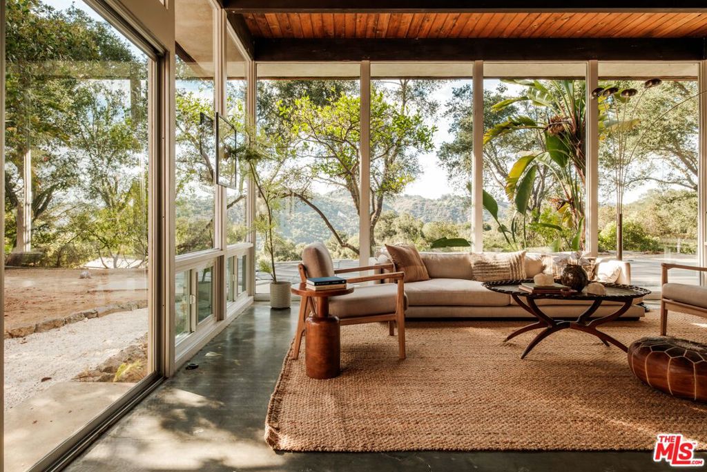 21269 Entrada Road, Topanga CA 90290