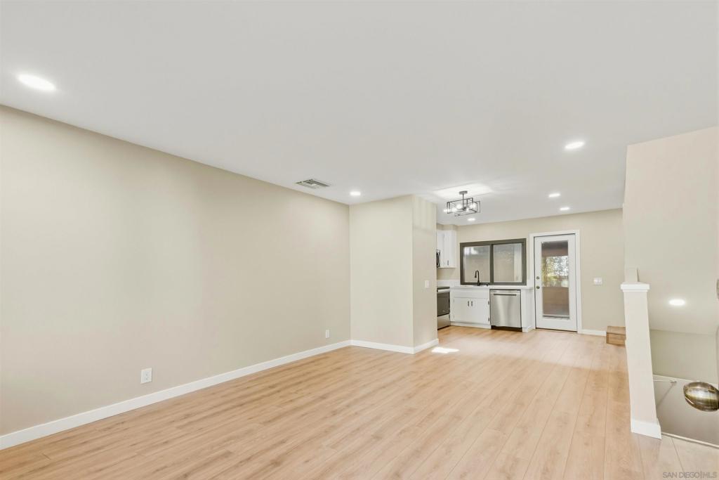 3885 Caminito Litoral 230