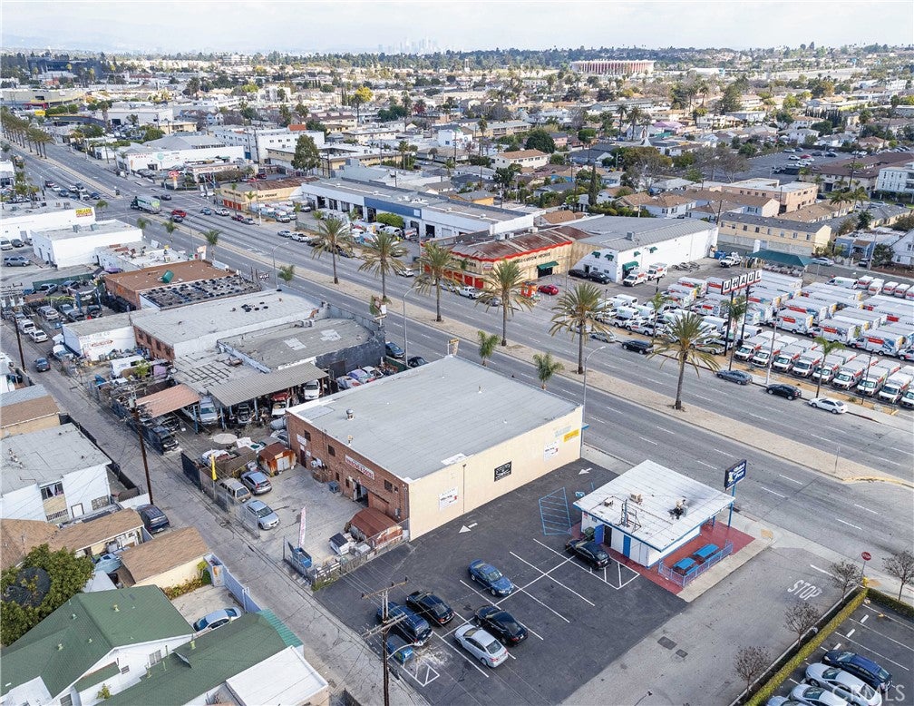 979 S La Brea Avenue