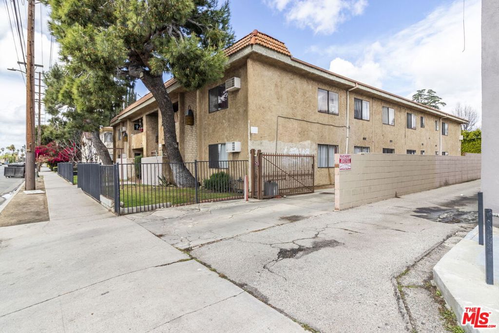 Properties 1 13147 Vanowen Street