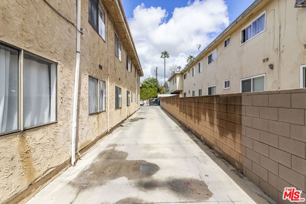 Properties 3 13147 Vanowen Street