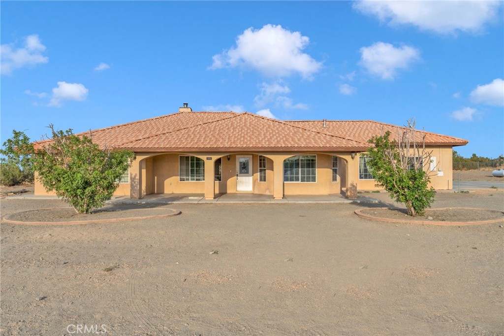 Welcome to this Fantastic Home in the City of Phelan!
Situated on approximately 2.5 fully fenced acres, this estate-style property offers space, privacy, and beautiful mountain views. Featuring 3 bedrooms and 3.5 bathrooms, this home is full of potential and ready for your personal touch.
Enjoy new laminate flooring in all bedrooms, and adding a fresh and updated feel. The primary suite includes a Jacuzzi tub and an oversized walk-in shower, creating a great foundation for a relaxing retreat. The kitchen opens to the dining area, offering a comfortable space for meals and gatherings. The spacious living room includes a sliding glass door that leads to a covered back patio—perfect for enjoying the peaceful surroundings.
Additional highlights include a 4-car attached garage, propane tank, and dirt road access. Ideal for a family who loves the outdoors and breathtaking desert sunsets. Conveniently located near Highways 15, 395, and 138.
Don’t miss this opportunity to make this property your own in the growing community of Phelan!