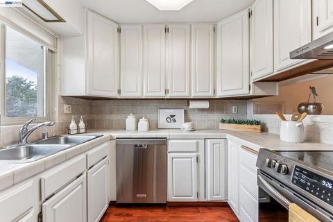 1130 Fontana Drive Alameda CA 94502