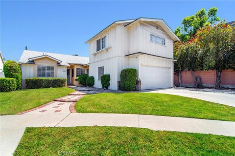 Photo of 5300 Garden Grove Avenue, Tarzana, CA 91356 (MLS # SR26090185)