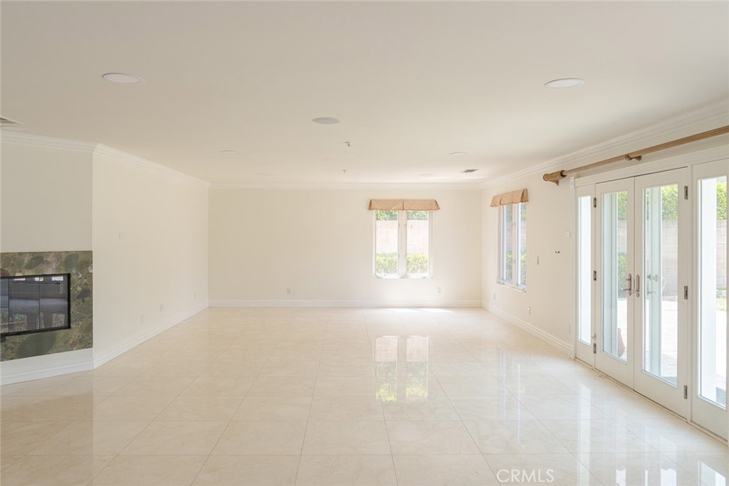 49 W La Sierra Drive