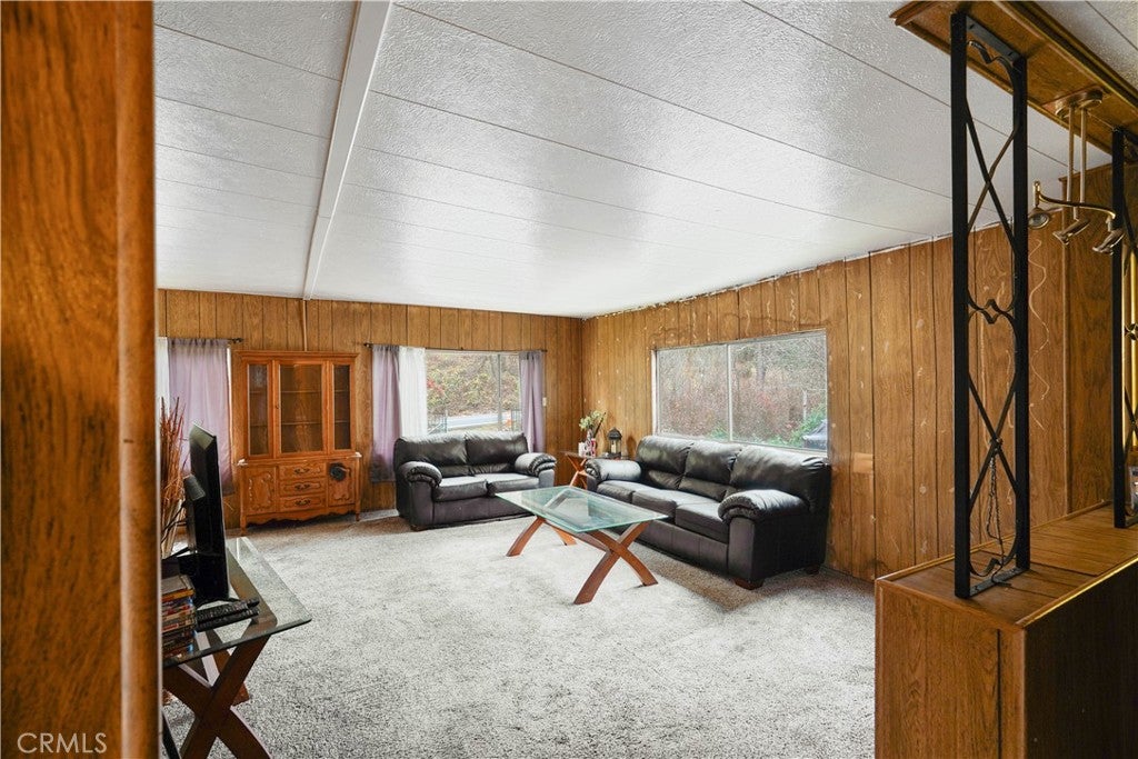 9075 Highway 175