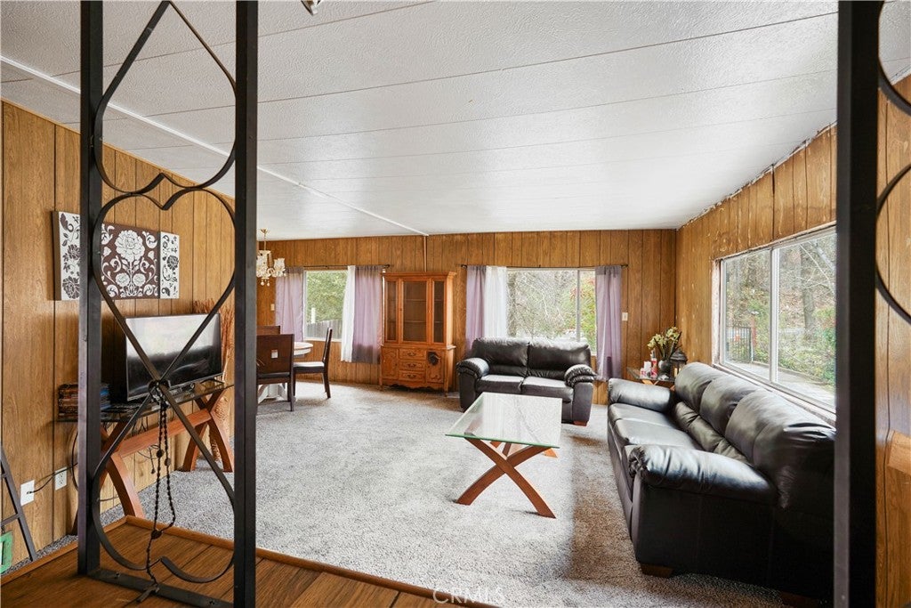 9075 Highway 175