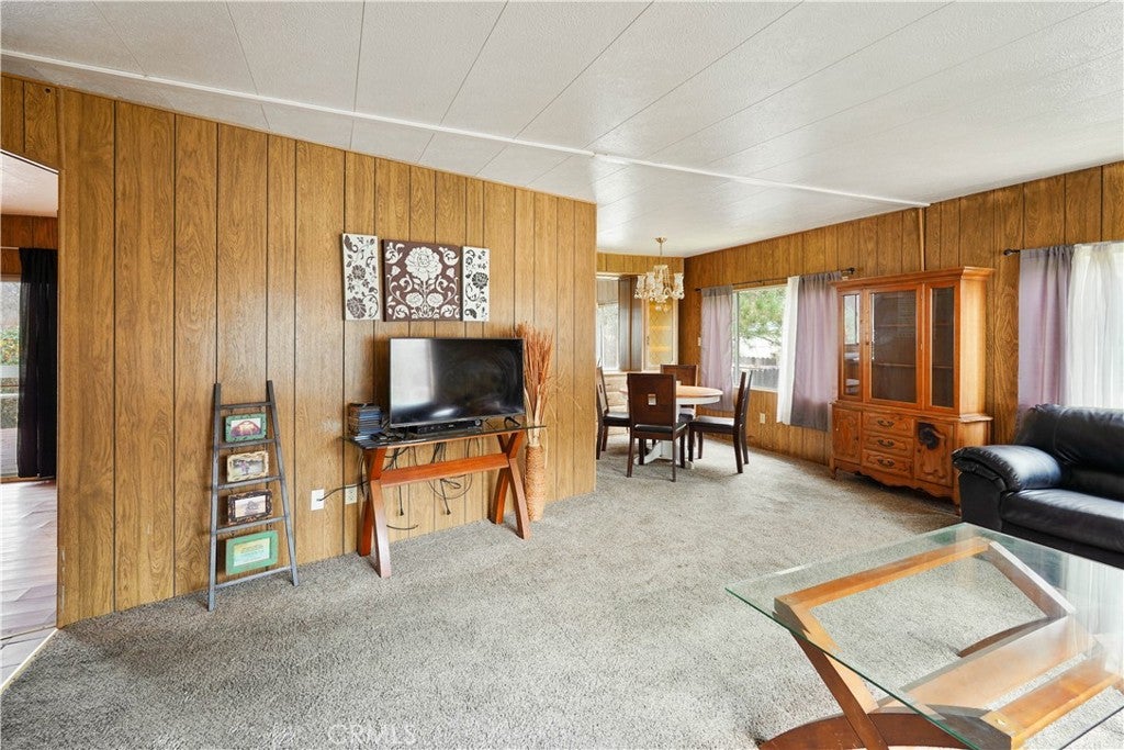 9075 Highway 175
