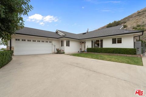 Photo of 11545 Jeff Avenue, Lakeview Terrace, CA 91342 (MLS # 25618539)