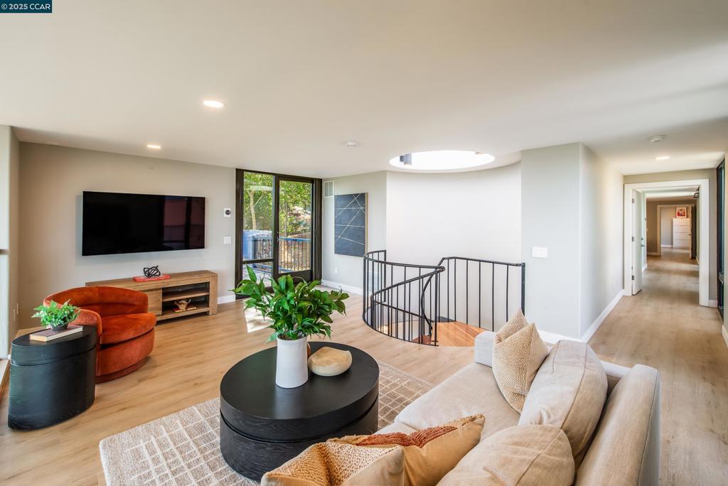 SPRINGHILL - Residential