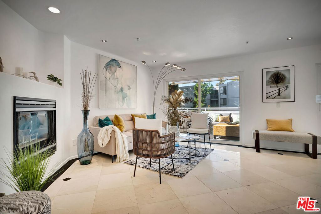 650 Kelton Avenue 301