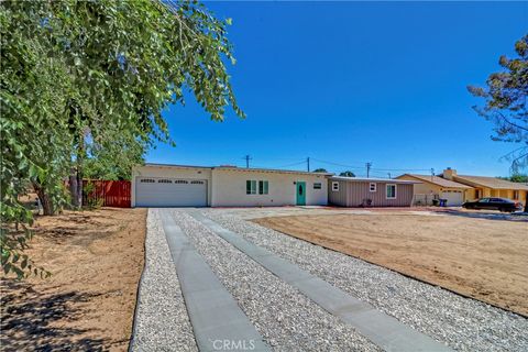 Photo of 20578 Nisqually Rd, Apple Valley, CA 92308 (MLS # HD26055486)