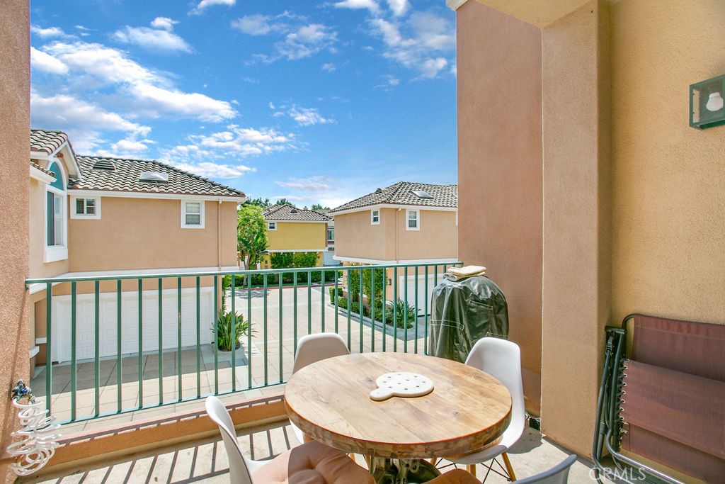 Aventura (AVEN) - Residential Lease