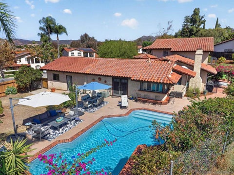 Photo of 2735 Crownpoint Pl PL, Escondido, CA 92027 (MLS # 260024340SD)