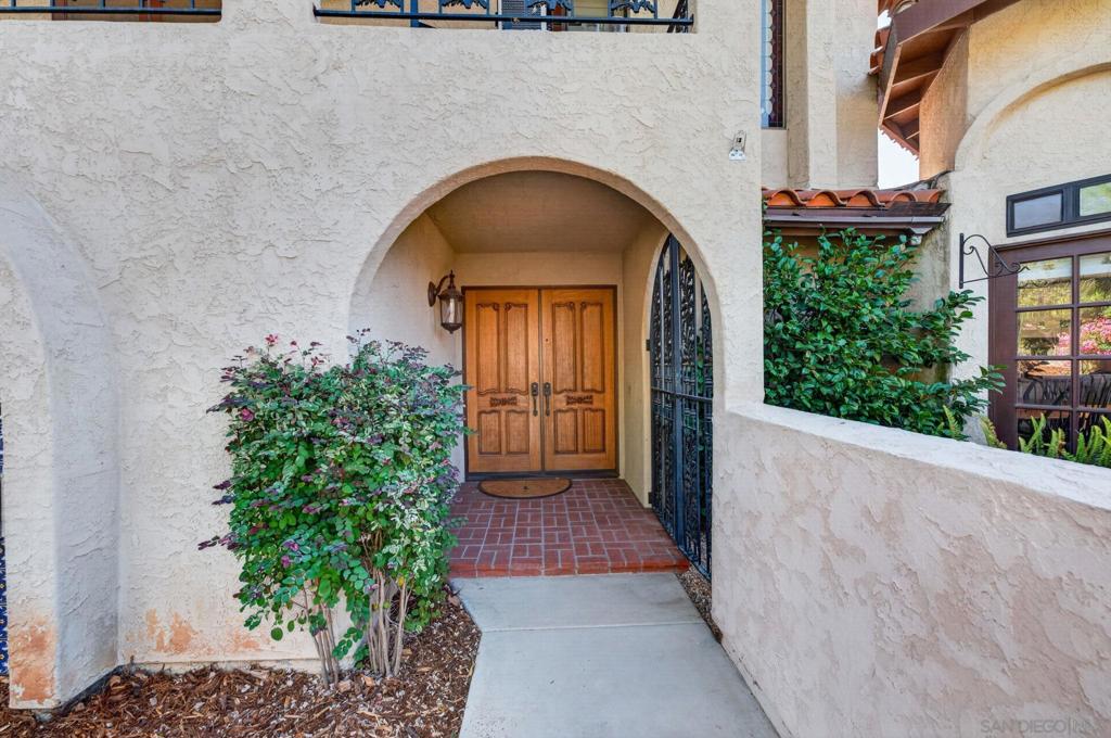 2735 Crownpoint Pl