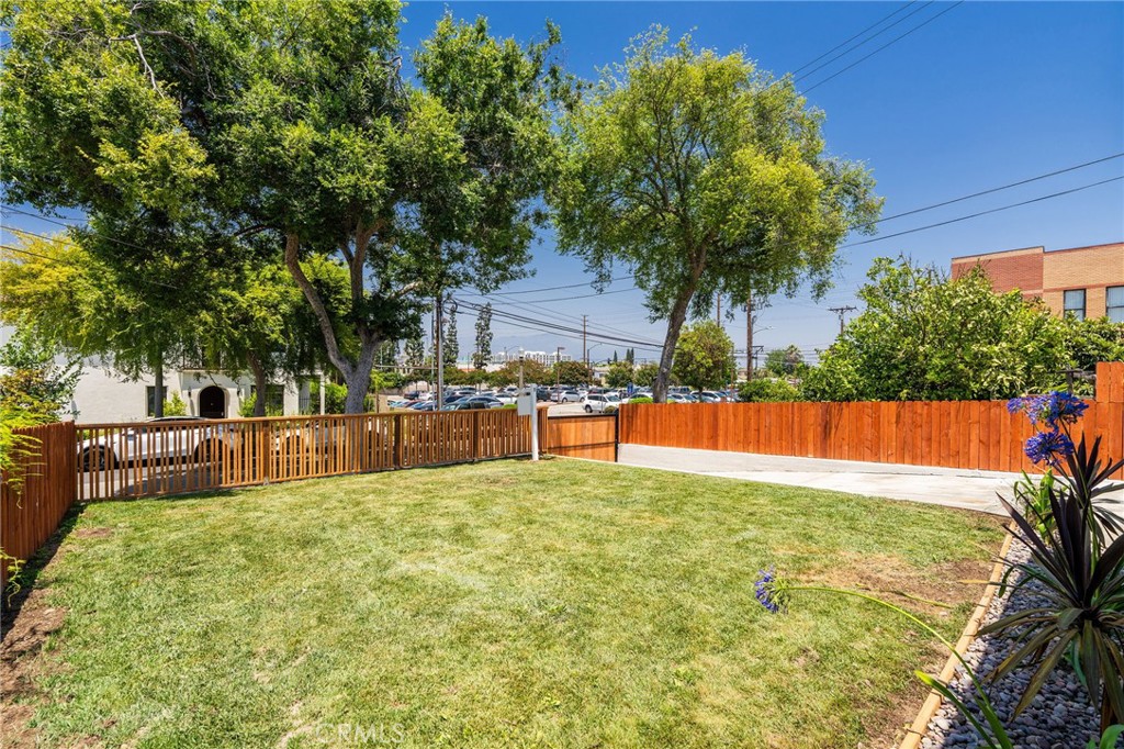 112 W Norwood Place