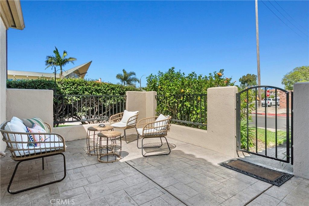 Photo of 704 Lake Street #61, Huntington Beach, CA 92648 (MLS # OC25200465)