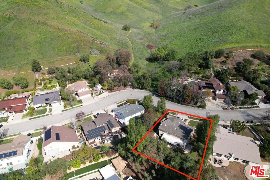 Photo of 6618 Smoke Tree Avenue, Oak Park, CA 91377 (MLS # 26662127)