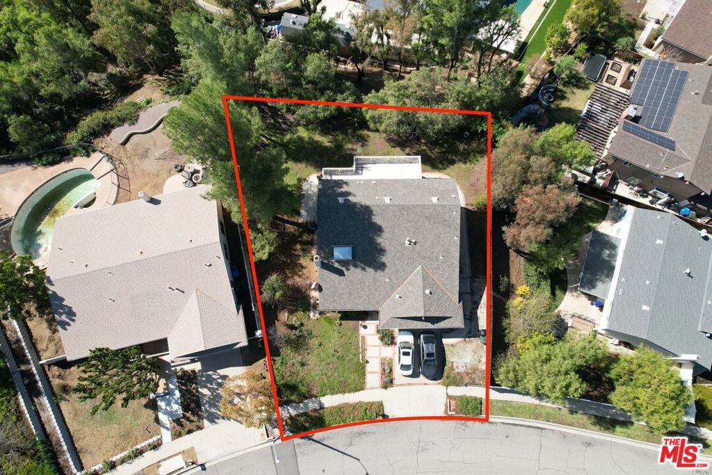 Photo of 6618 Smoke Tree Avenue, Oak Park, CA 91377 (MLS # 26662127)