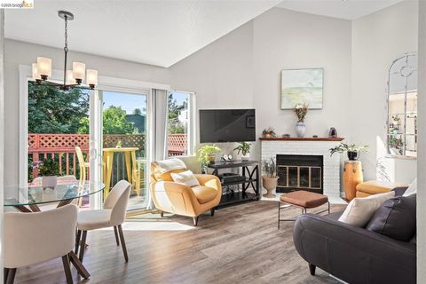 Photo of 3687 Maple AVE Ave #9, Oakland, CA 94602 (MLS # 41131589)