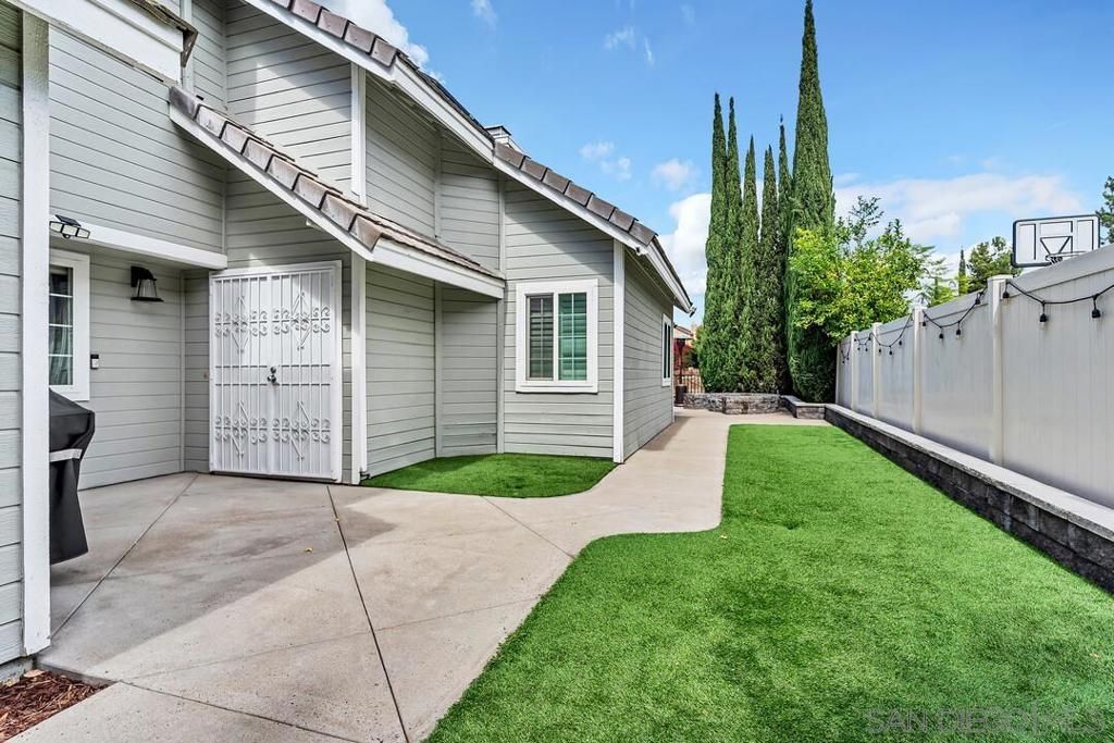 Photo of 10572 Rancho Carmel Dr Dr, San Diego, CA 92128 (MLS # 2601230SD)