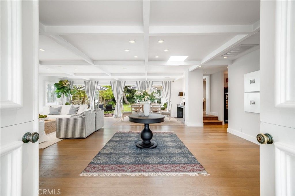 Photo of 360 Diamond St, Laguna Beach, CA 92651 (MLS # LG25265213)