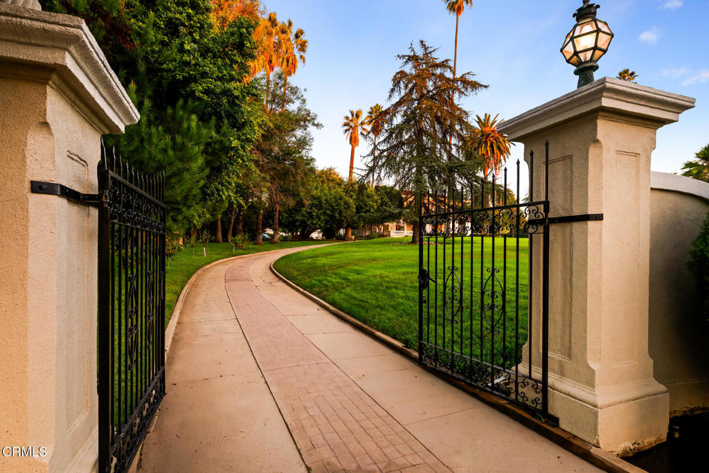 1230 S Oakland Avenue