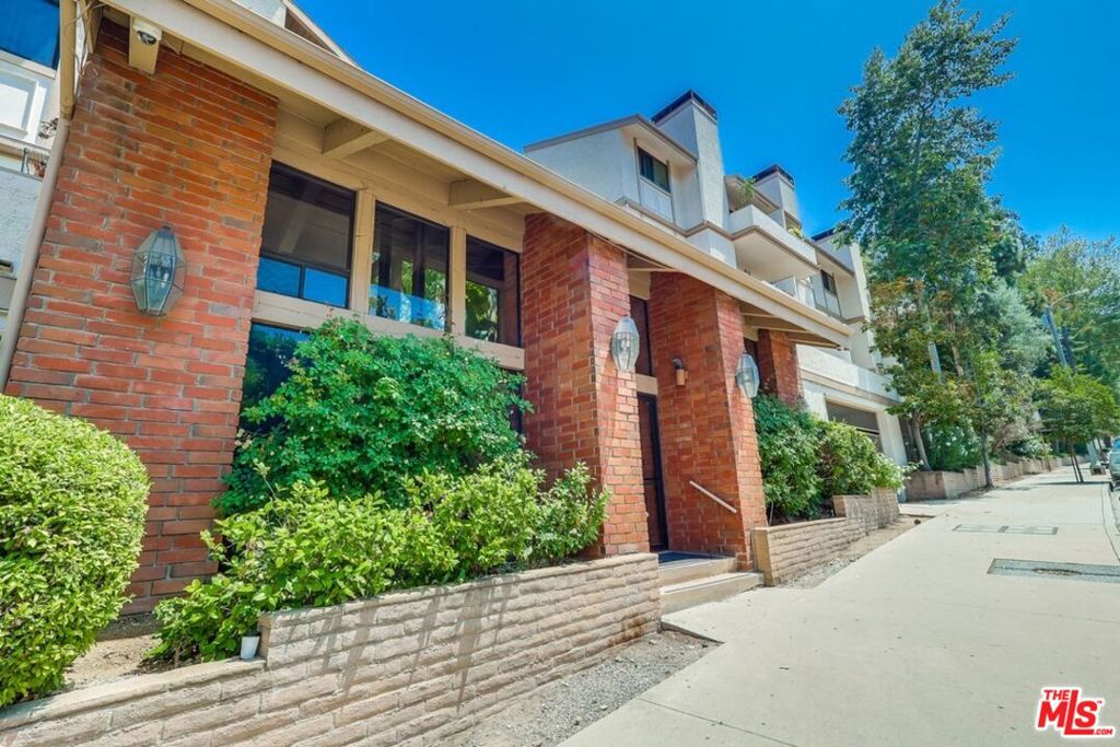 Properties 1 3480 Barham Boulevard 226