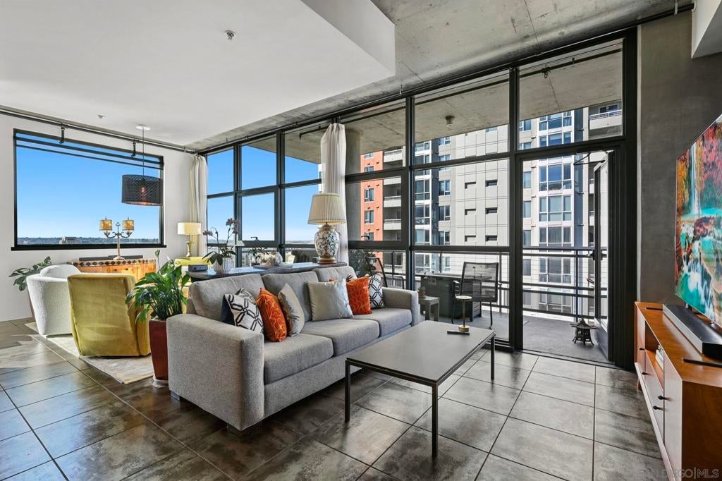1494 Union St 905