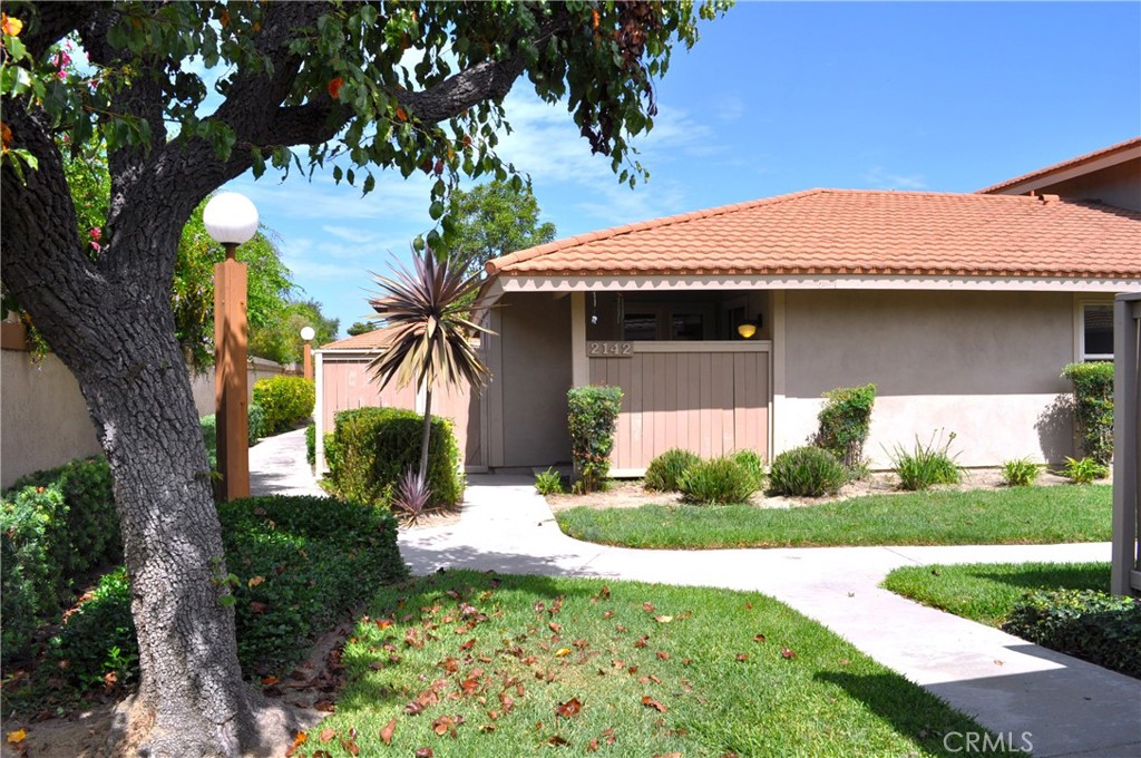 Welcome to this beautifully updated single-story home located in the highly desirable Laurelwood community of Tustin. This residence features three bedrooms and two bathrooms with a comfortable, open layout perfect for both everyday living and entertaining. The interior has been tastefully upgraded, creating a fresh and modern atmosphere throughout. The bright living areas flow seamlessly into the dining space and kitchen, making it ideal for gatherings with family and friends.
Laurelwood is a well-established neighborhood that offers fantastic amenities, including a community pool, tennis courts, sports court, playground, and a large park. Conveniently located near The Market Place, The District and major freeways, this home combines comfort and convenience in one of Tustin’s most sought-after areas.