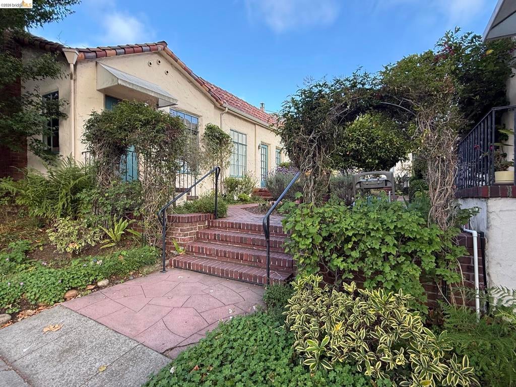2444 Virginia ST