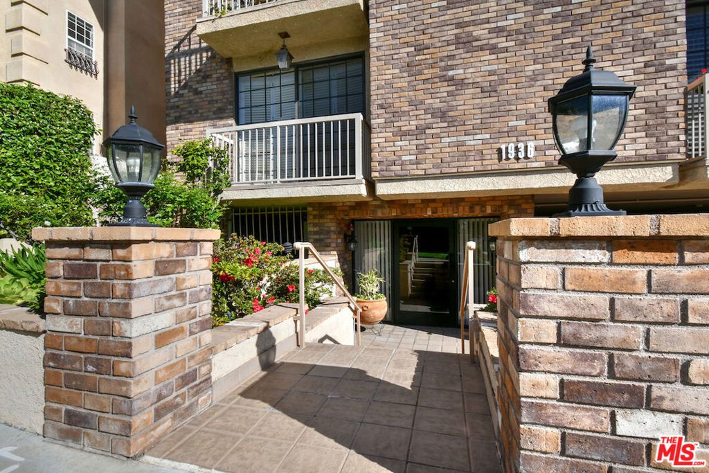 Photo of 1936 Pelham Avenue #301, Los Angeles, CA 90025 (MLS # 25622673)