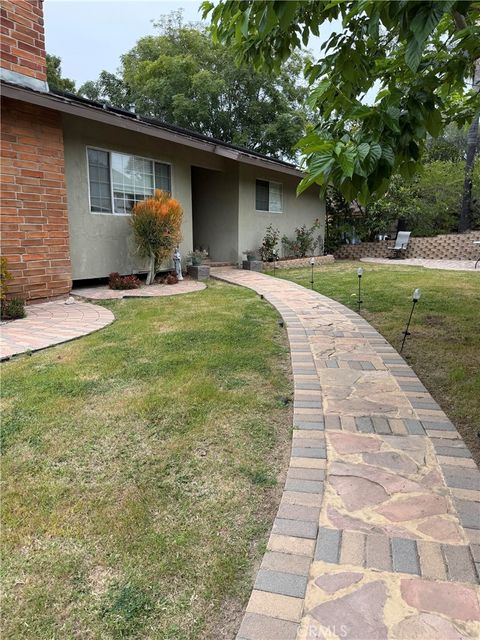 Photo of 1340 E Fallbrook Street, Fallbrook, CA 92028 (MLS # SW26102756)