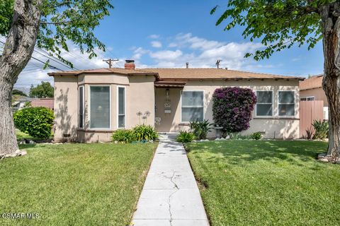 Photo of 1936 N Rose Street, Burbank, CA 91505 (MLS # 226001982)