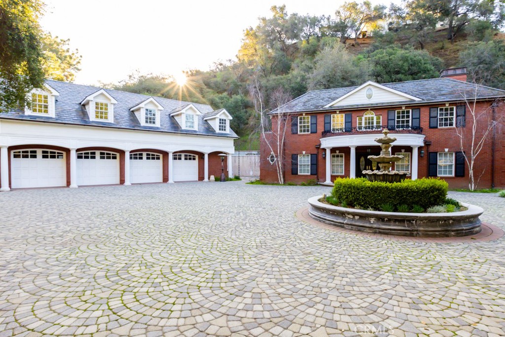 10 Woodlyn Lane
