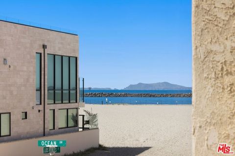 Photo of 109 Los Robles Street, Oxnard, CA 93035 (MLS # 26789265)