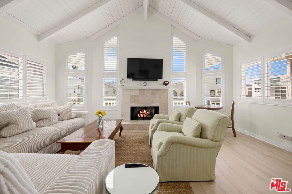 109 Los Robles Street